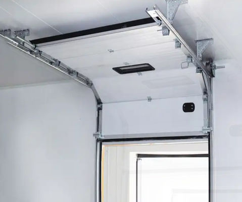Pintu Bagian Berkapasitas Bubuk Putih Bertahan Angin Otomatis / Manual Operasi Keamanan Edge Photocell bagian atas Garasi